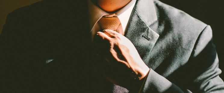 蘇州定制一套西裝多少錢？西裝定制好還是買品牌的好？