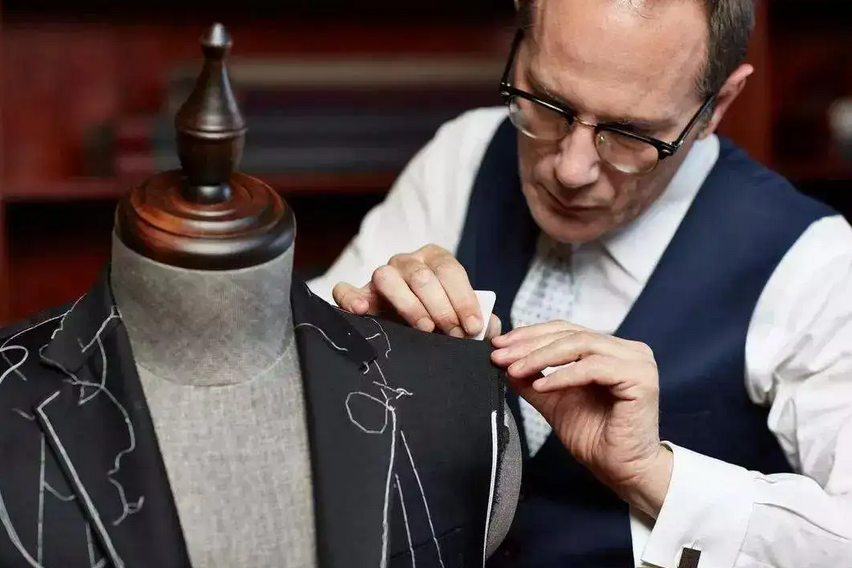 定做職業裝需要量些什么尺寸？